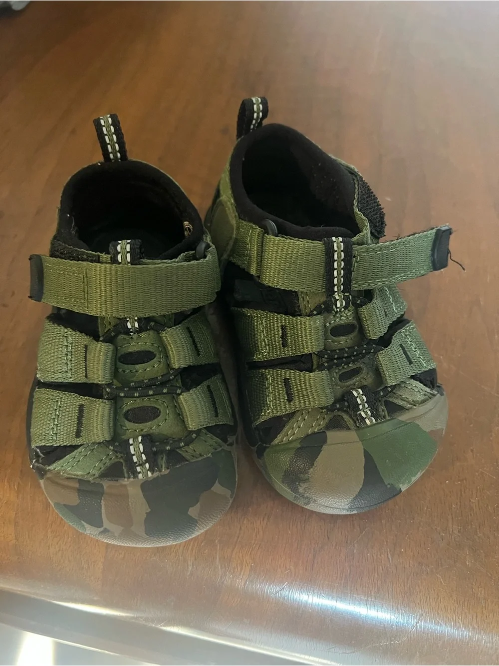 Keen Kids Olive Green Camo Closed-Toe Sandals size 4 little kids